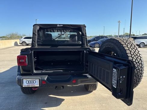 Used 2018 Jeep Wrangler Rubicon AWD/4WD image 9