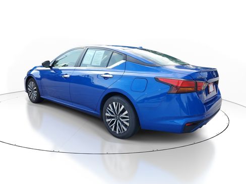 Used 2025 Nissan Altima 2.5 SV FWD image 4