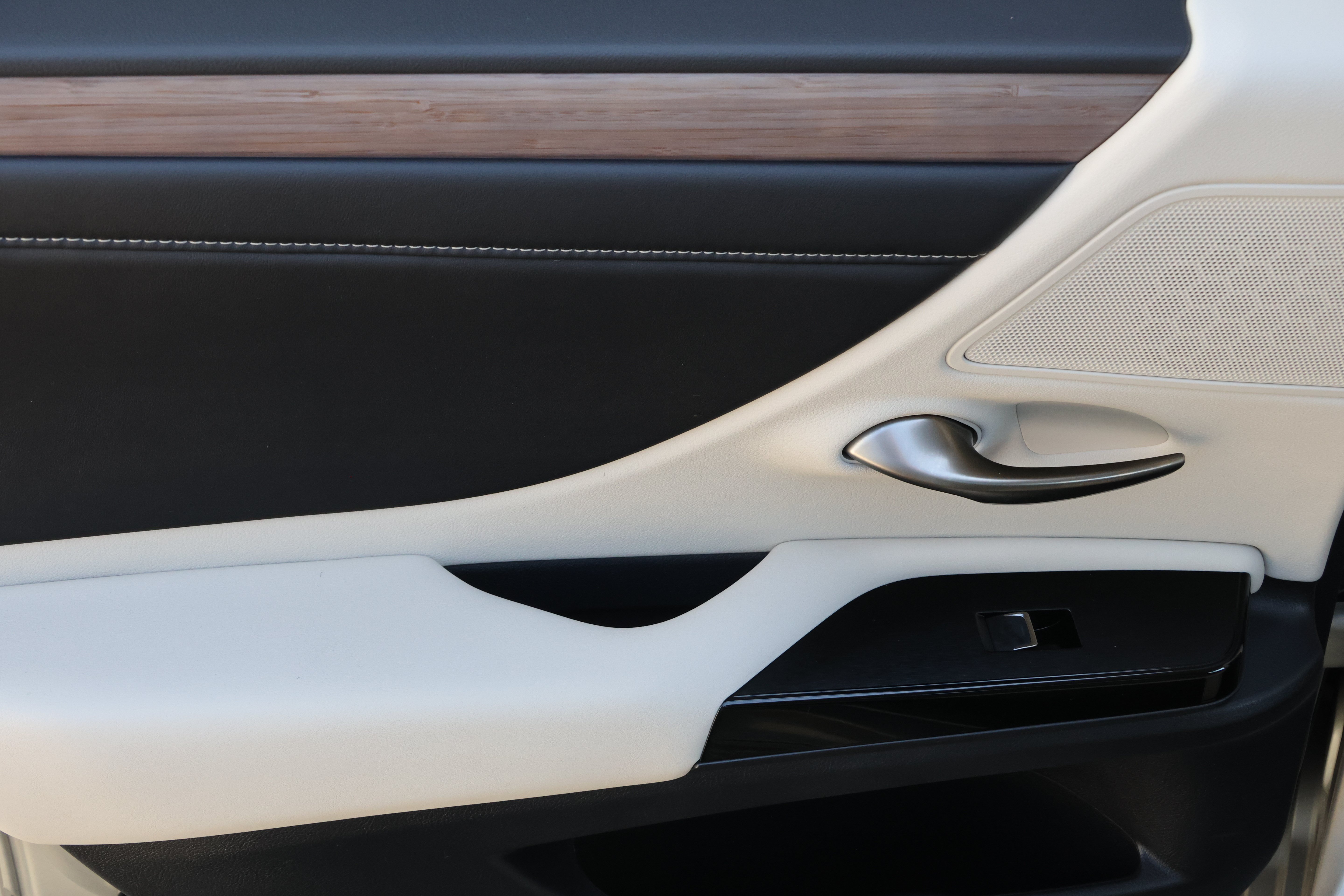 Certified 2024 Lexus ES 350 w/ Premium Package FWD image 33