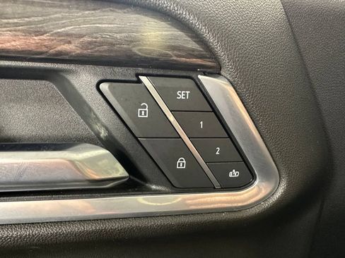 Used 2022 Chevrolet Silverado 1500 LTZ w/ LTZ Convenience Package II AWD/4WD image 17