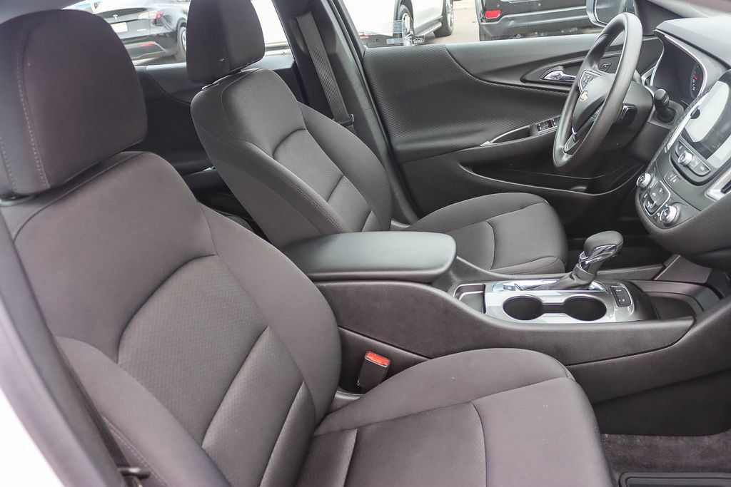 Used 2025 Chevrolet Malibu LS FWD image 15
