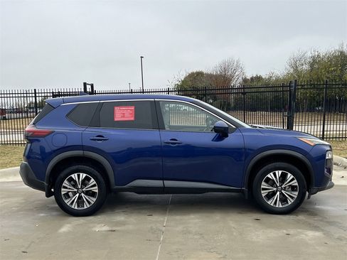 Certified 2021 Nissan Rogue SV image 3