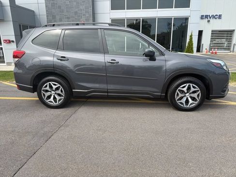 Used 2024 Subaru Forester Premium AWD/4WD image 4