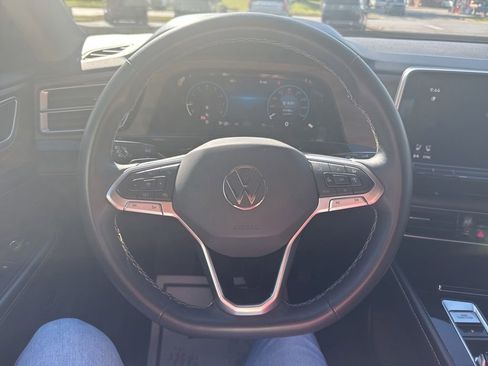 Used 2024 Volkswagen Atlas SE AWD/4WD image 19