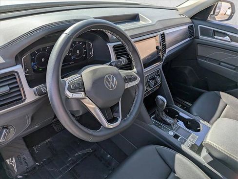 Used 2023 Volkswagen Atlas SE w/ Black Wheel Package FWD image 10
