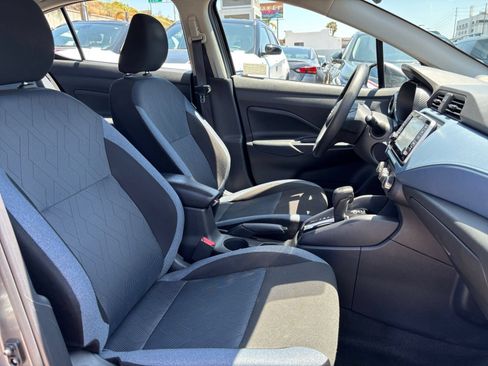 Used 2025 Nissan Versa SV FWD image 34