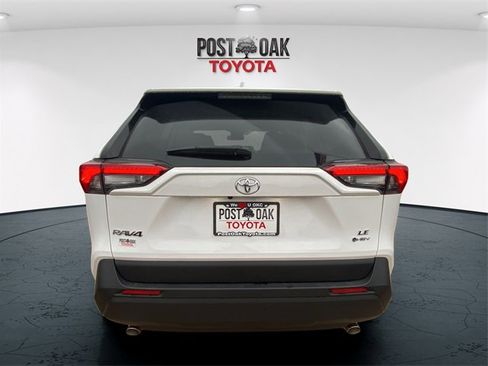 New 2025 Toyota RAV4 LE image 6