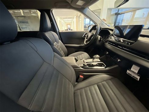 New 2026 Mitsubishi Outlander SE image 19