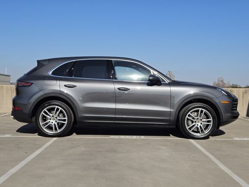 Certified 2022 Porsche Cayenne S image 9