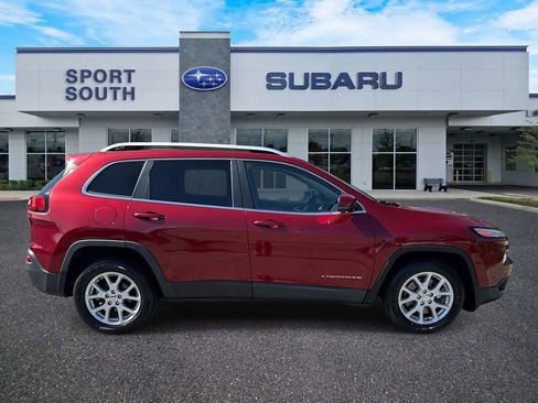 Used 2017 Jeep Cherokee Latitude w/ Safety/Convenience Group FWD image 2