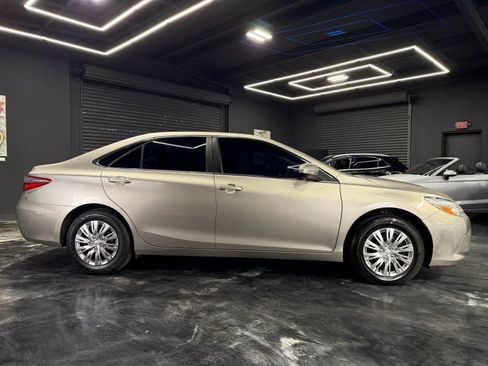Used 2017 Toyota Camry LE FWD image 4