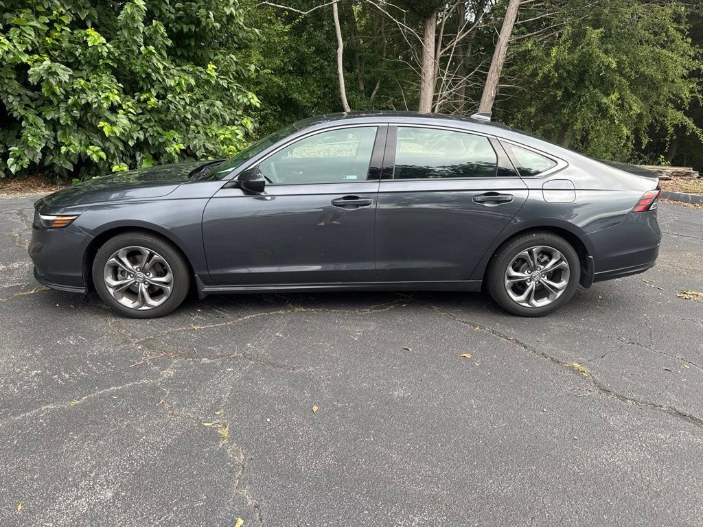 Used 2024 Honda Accord EX image 2