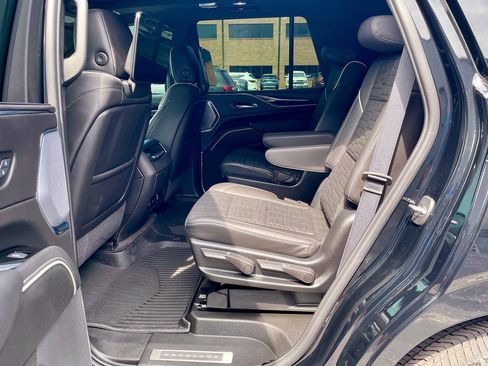 Used 2024 Cadillac Escalade V w/ LPO, ONYX Package AWD/4WD image 29