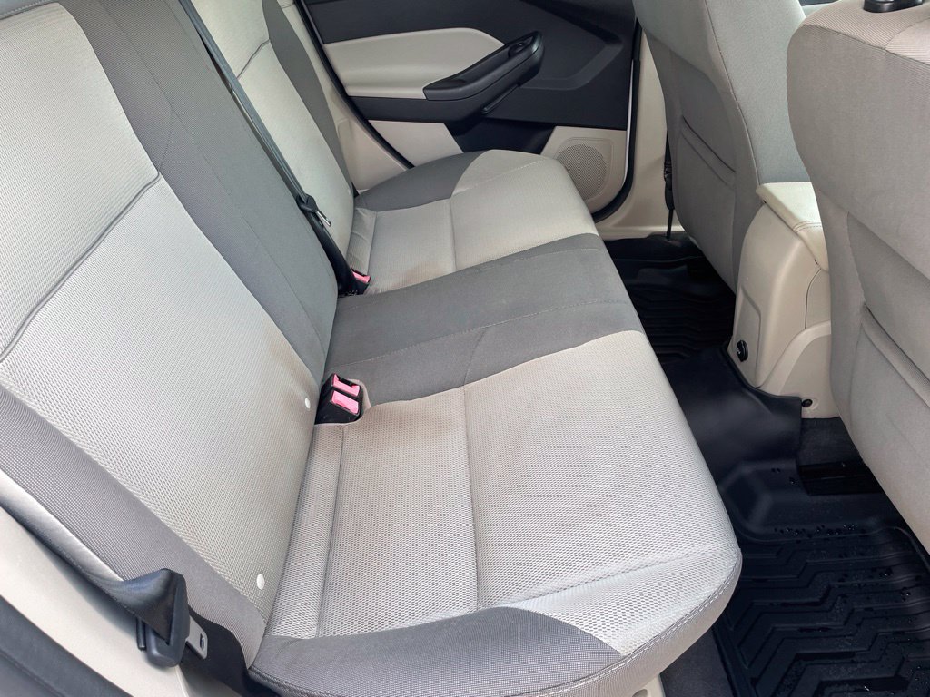 Used 2013 Ford Focus SE FWD image 22