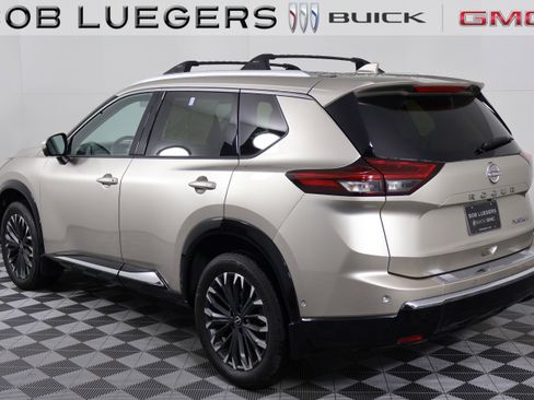 Used 2025 Nissan Rogue Platinum image 4