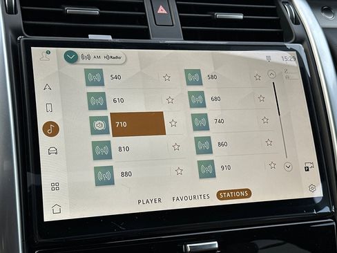 New 2025 Land Rover Discovery Dynamic SE image 16