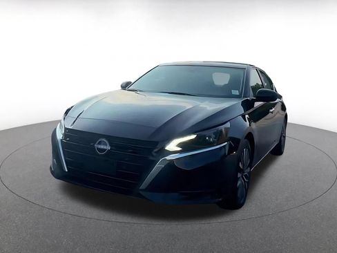 Used 2025 Nissan Altima 2.5 SV FWD image 4