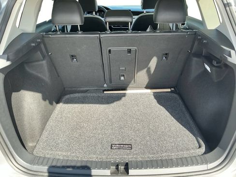 Used 2025 Volkswagen Taos SE w/ Panoramic Sunroof Package AWD/4WD image 21
