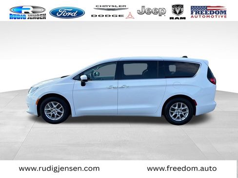 Used 2023 Chrysler Voyager LX FWD image 2