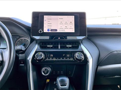 Used 2023 Toyota Venza LE image 17