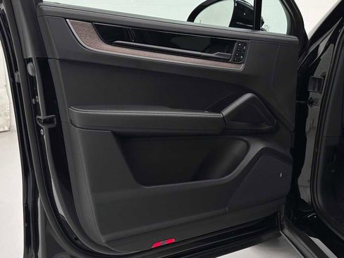 Used 2024 Porsche Cayenne Turbo image 23