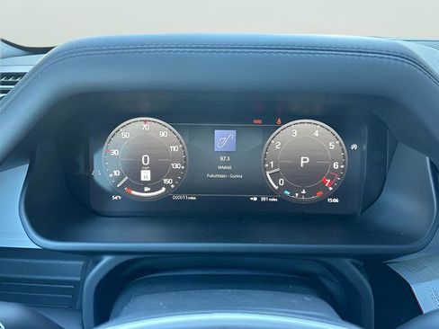 New 2025 Land Rover Defender 110 X-Dynamic SE AWD/4WD image 23