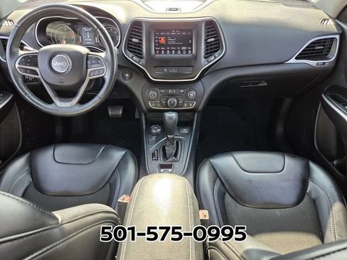 Used 2019 Jeep Cherokee Latitude Plus w/ Cold Weather Group AWD/4WD image 13