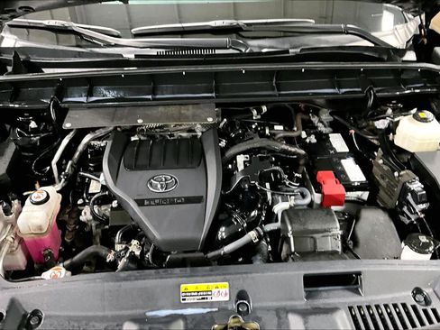 Used 2023 Toyota Highlander XLE AWD/4WD image 32