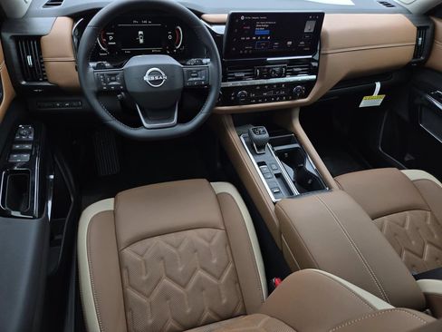 New 2026 Nissan Pathfinder Platinum FWD image 17
