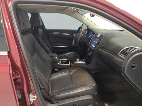 Used 2017 Chrysler 300 C image 21