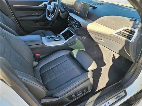 Certified 2025 BMW M440i w/ Premium Package image 21