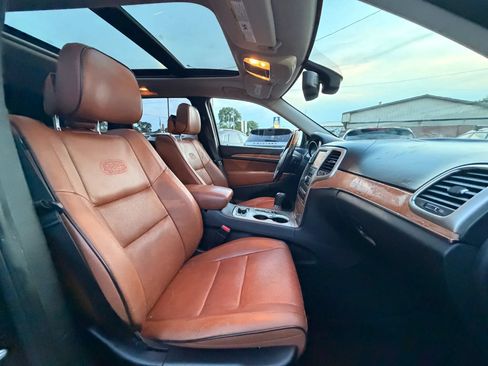 Used 2013 Jeep Grand Cherokee Overland AWD/4WD image 22