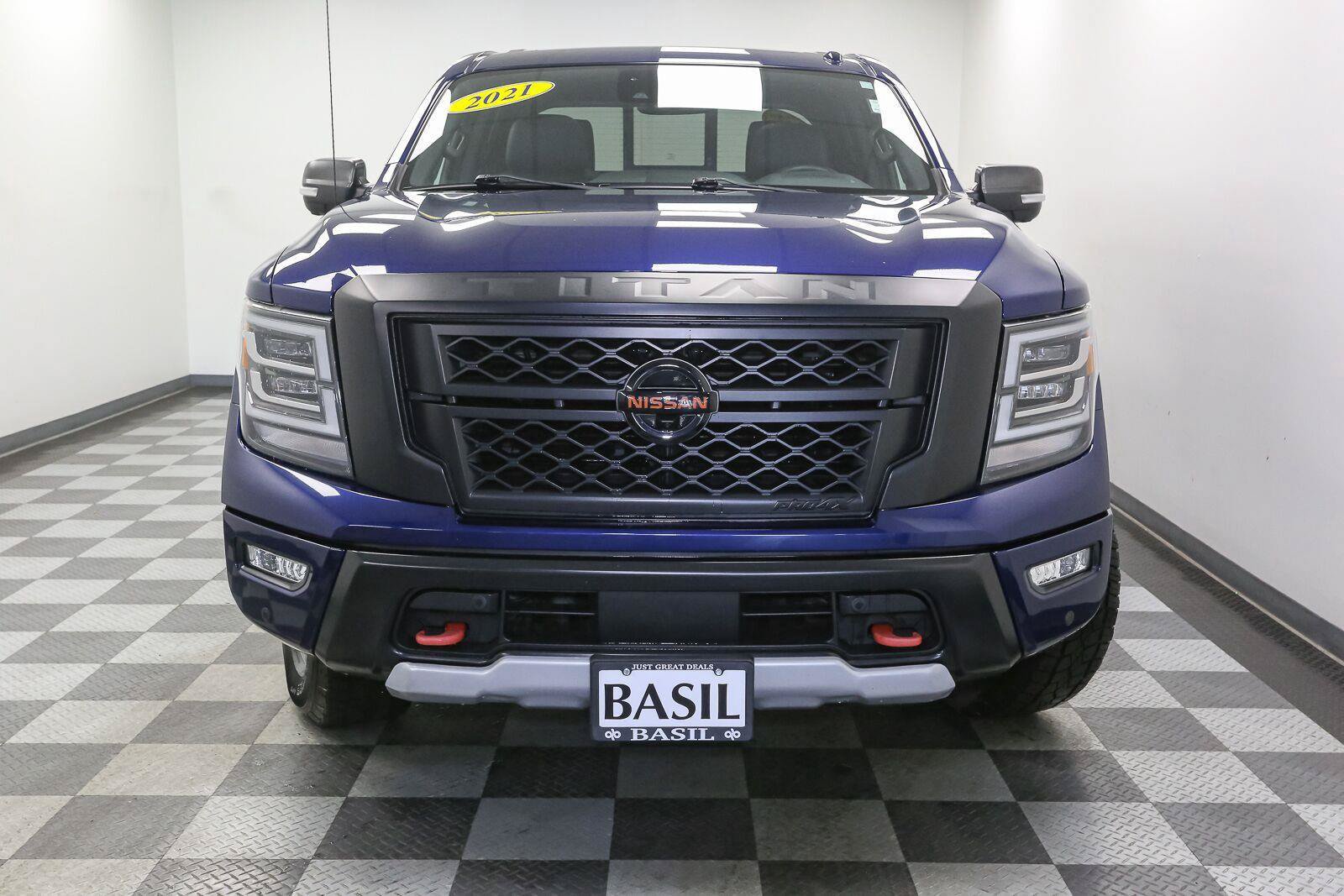 Used 2021 Nissan Titan PRO-4X w/ Pro-4x Convenience Package AWD/4WD image 3
