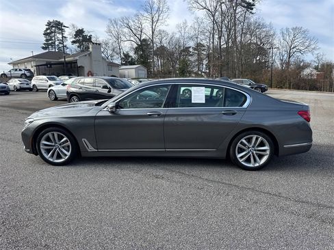 Used 2018 BMW 750i xDrive image 4