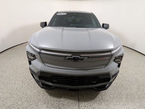 Used 2025 Chevrolet Silverado EV RST AWD/4WD image 2