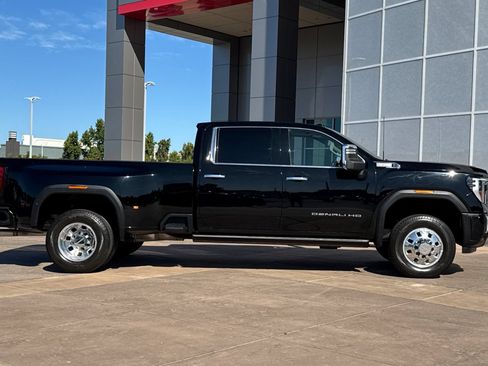 Used 2024 GMC Sierra 3500 Denali w/ Denali Reserve Package AWD/4WD image 3