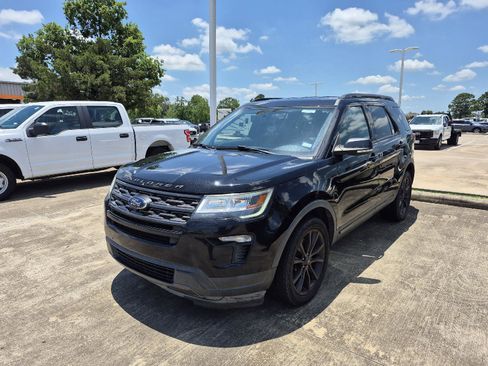 Used 2018 Ford Explorer XLT w/ Equipment Group 202A AWD/4WD image 1
