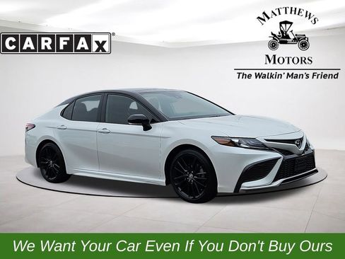 Used 2022 Toyota Camry XSE image 1