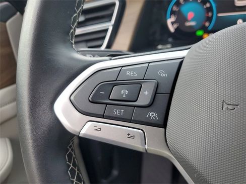 Certified 2025 Volkswagen Atlas SE image 27