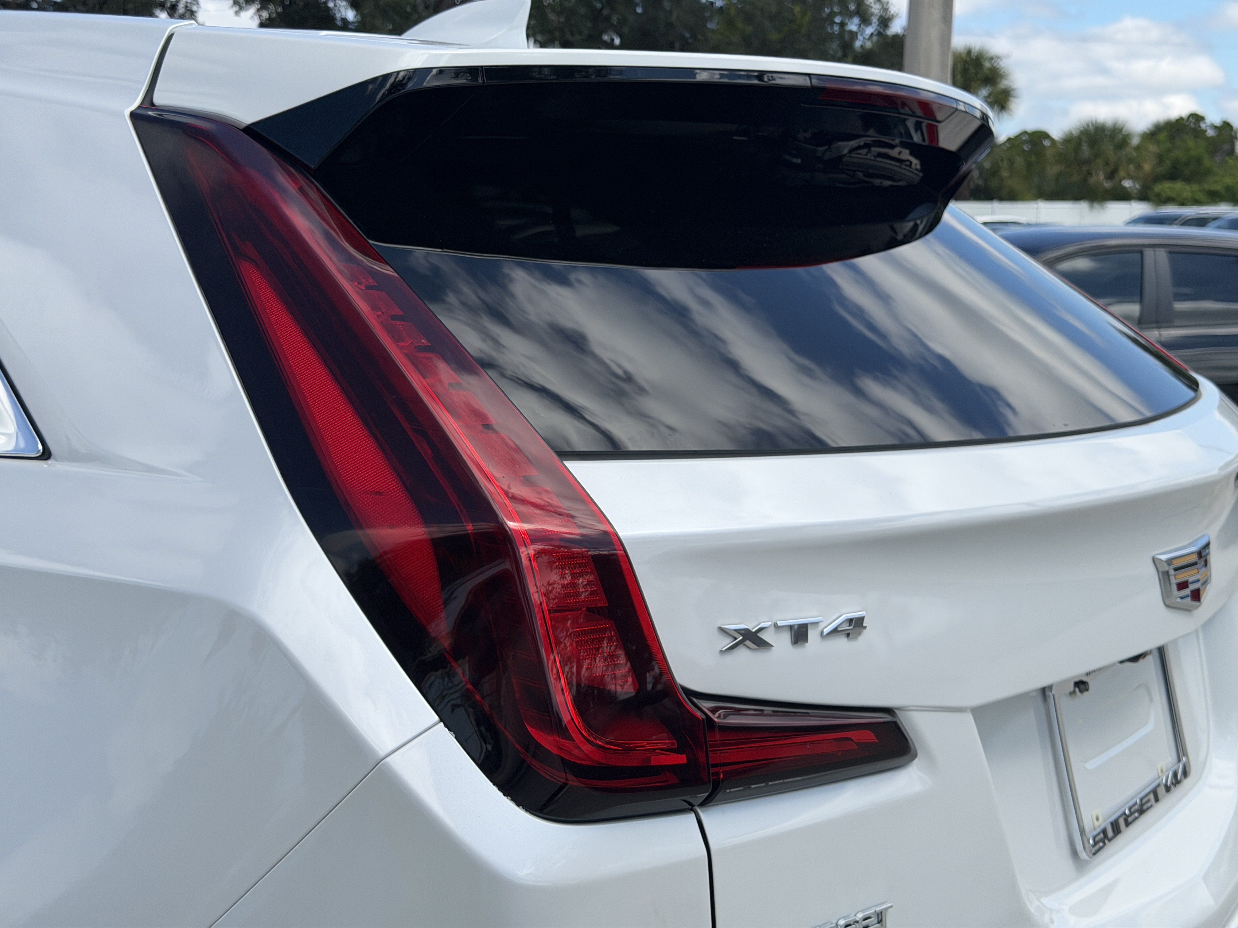 Used 2021 Cadillac XT4 Luxury w/ Driver Awareness Package FWD image 10