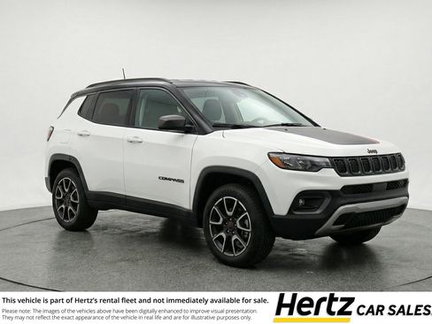 Used 2025 Jeep Compass Trailhawk image 1