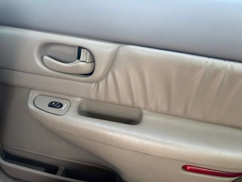 Used 2002 Buick Century Custom w/ Special Edition Pkg FWD image 32