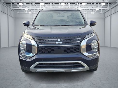 Used 2024 Mitsubishi Outlander SE image 2
