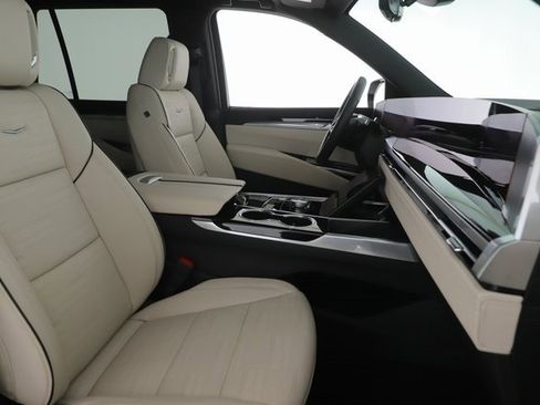 Used 2025 Cadillac Escalade Sport w/ Touring Package image 35