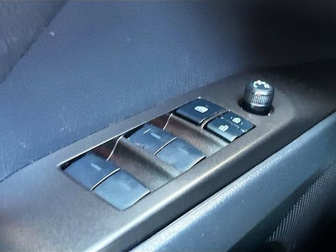 Used 2022 Toyota Camry SE w/ Carpet Mat Package (TMS) image 17