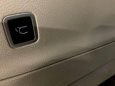 Used 2022 Chrysler Pacifica Touring-L image 16