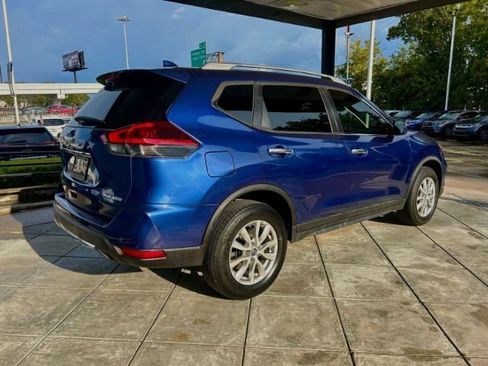 Used 2020 Nissan Rogue SV image 4