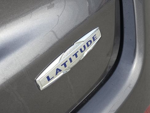 Used 2022 Jeep Compass Latitude image 12