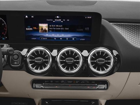 New 2025 Mercedes-Benz GLA 250 image 7