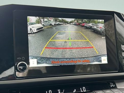 Used 2025 Toyota Camry SE FWD image 18